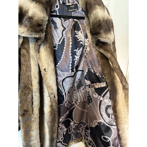 Beautiful Dennis Basso Faux Fur Coat - Picture 4 of 5